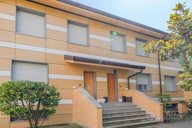 Villetta a schiera di 150 m² con 5 locali e box au