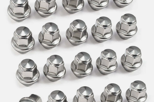 Set 20 dadi ruota  per Ford  Mustang 2015-2023