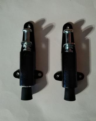 Due fermaporte/portoni