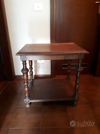 Tavolinetto in legno stilizzato