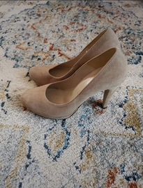 Décolleté con tacco alto