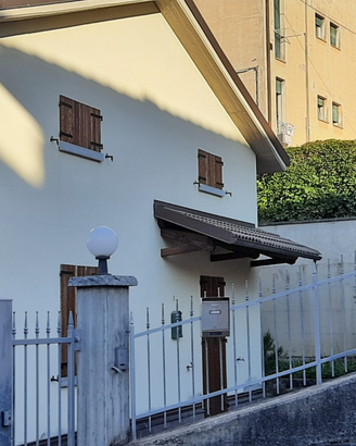 Appartamento arredato in villetta singola