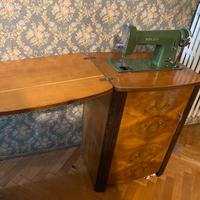 Macchina da cucire vintage con mobile in radica