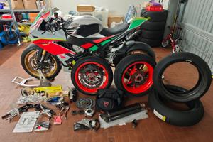 Aprilia RSV4 18 kit pista e carrello PERFETTA