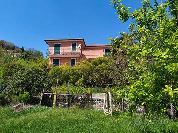 Villa indipendente vista mare a Noli Savona