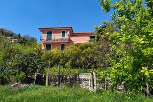 Villa indipendente vista mare a Noli Savona