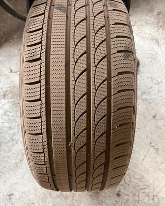 Pneumatici invernali 245/40r19