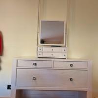 Cassettiera con specchio integrato