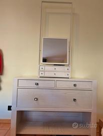 Cassettiera con specchio integrato