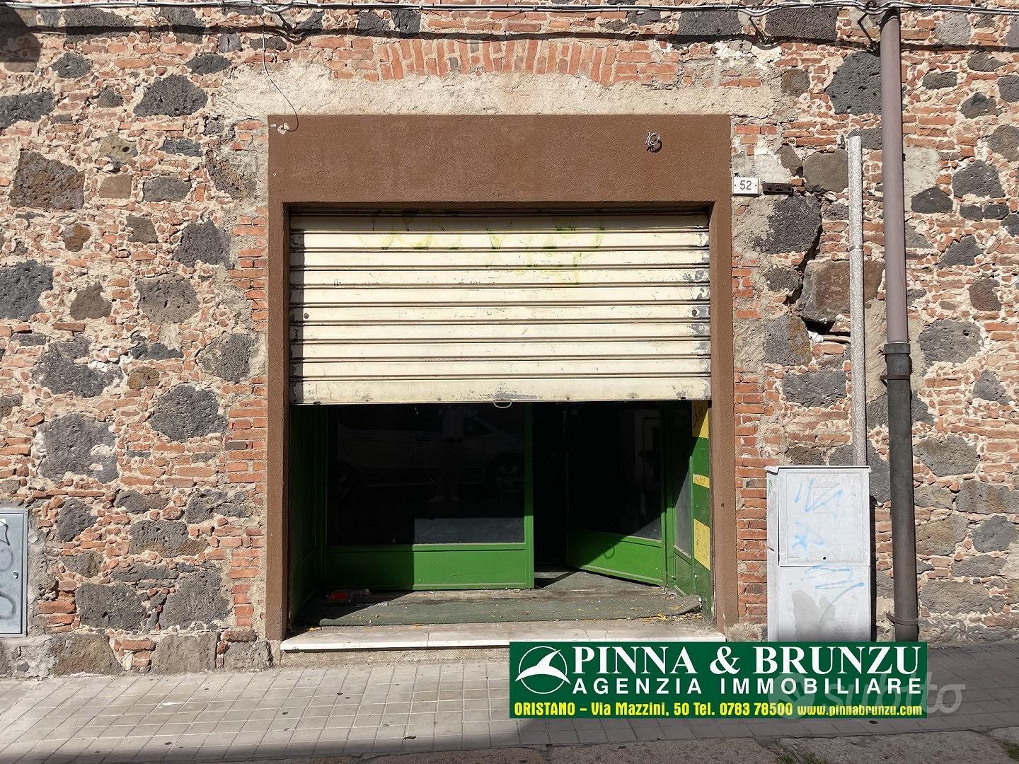 Oristano - Via V. Veneto Locale comm - Vista 2