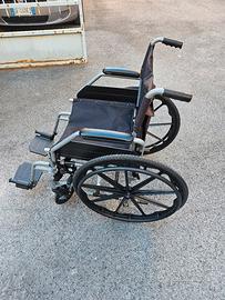Sedia a rotelle pieghevole autospinta