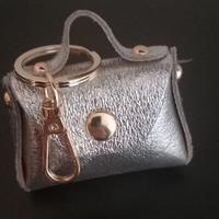 Ciondolo portachiavi Mini borsetta in pelle.