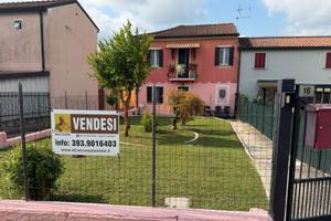 CAVARZERE: 137B: Bifamiliare con scoperto