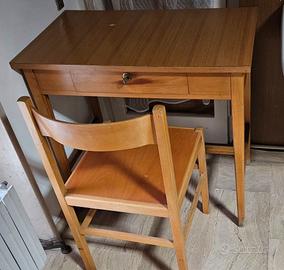 Scrivania con sedia