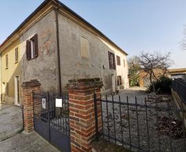 Casa indipendente con giardino ed annesso