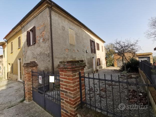 Casa indipendente con giardino ed annesso