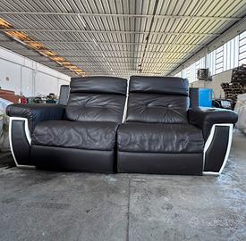 Divano in pelle bianco e nero