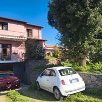 Villetta a schiera con due giardini