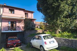 Villetta a schiera con due giardini