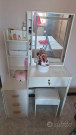 postazione trucco  e sgabello