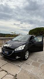 Peugeot 208 - 2013 1.2 - 125.000km