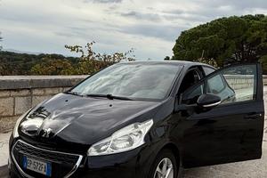 Peugeot 208 - 2013 1.2 - 125.000km