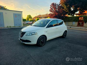 Lancia Ypsilon 1.2 69 CV 5 porte GPL Ecochic Silve