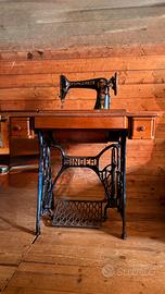 SINGER A PEDALE: Un'Icona di Design e Ingegneria