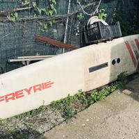 Tavola da wind surf completa di vela. Vintage