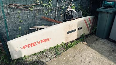 Tavola da wind surf completa di vela. Vintage