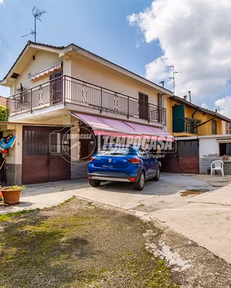 Villa singola con giardino, balcone e box