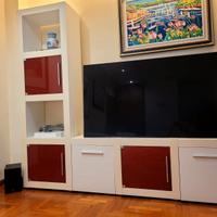 Parete attrezzata in legno laccato bianco