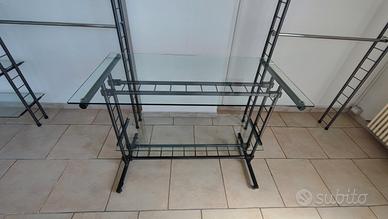 Arredamenti per negozi in vetro e alluminio