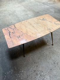 Bel tavolino da caffe' design anni 60' marmo rosa.