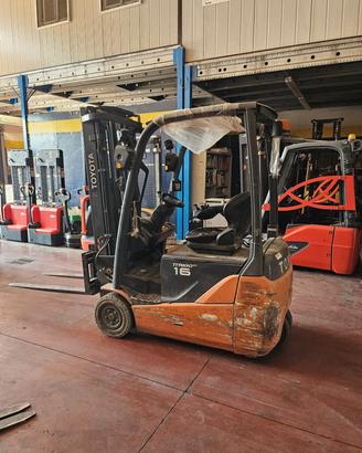 Carrello elevatore elettrico 1600 kg modello Toyot