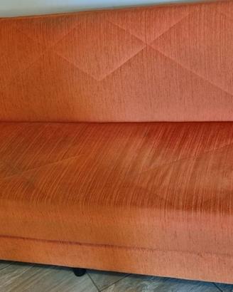 Divano letto arancione contenitore