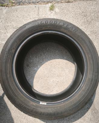 Peumaticici Goodyear EfficientGrip 215/55 R17 98W