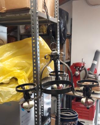 Lampadario in ferro battuto antico