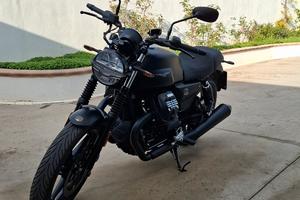 Moto guzzi v7 stone