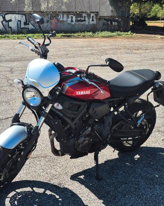 yamaha  xsr700