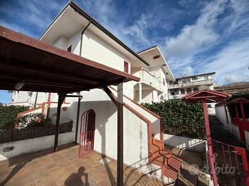VILLA A SCHIERA A SCALEA