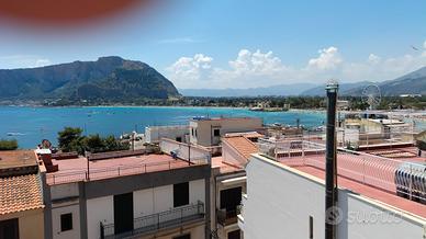 Mondello a pochi passi dal mare