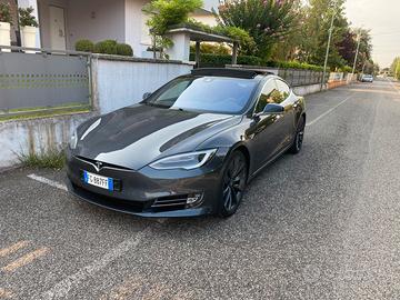 Tesla model S 90D supercharger