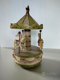 Carillon-giostrina con cavalli, a carica