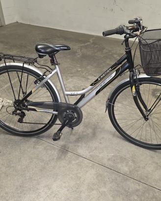 Bicicletta da donna marca "Regina"