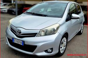 Toyota Yaris - 2015 1.0 5p Lounge.