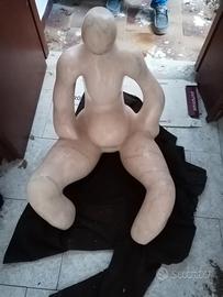 statua liberty in marmo rosa con piedistallo 