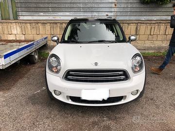 MINI COUNTRYMAN BIANCA E NERA