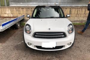 MINI COUNTRYMAN BIANCA E NERA