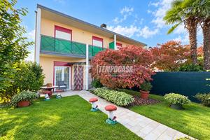 VILLETTA DI TESTA CON GIARDINO SU TRE LATI, 4 LOCA